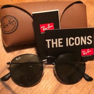 Round framed Ray Ban Sunglasses